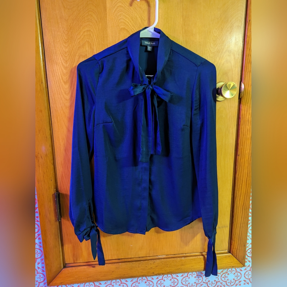 Modcloth satiny blue tie front blouse